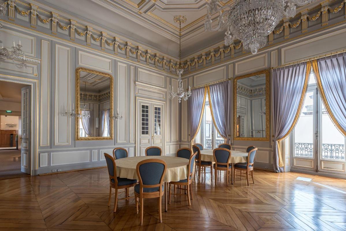 Logis Grand Hotel Des Bains Salins-les-Bains Exteriör bild